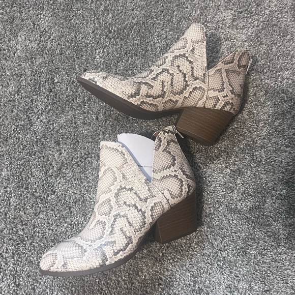 ankle boots - Picture 3 of 8